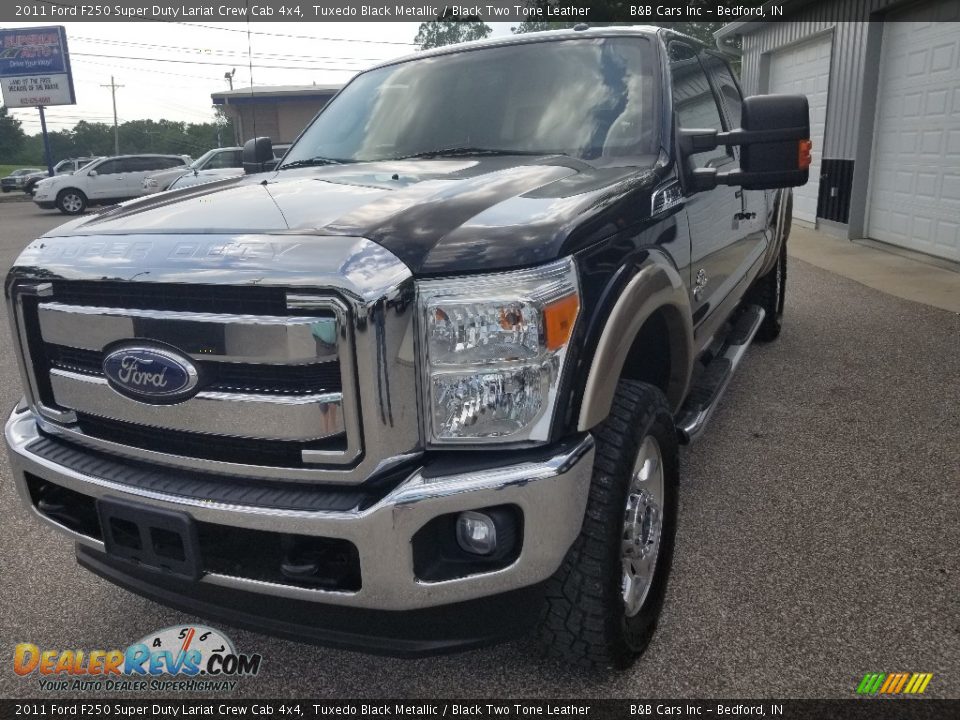 2011 Ford F250 Super Duty Lariat Crew Cab 4x4 Tuxedo Black Metallic / Black Two Tone Leather Photo #4