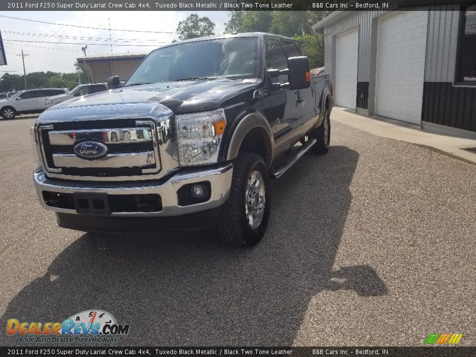 2011 Ford F250 Super Duty Lariat Crew Cab 4x4 Tuxedo Black Metallic / Black Two Tone Leather Photo #5