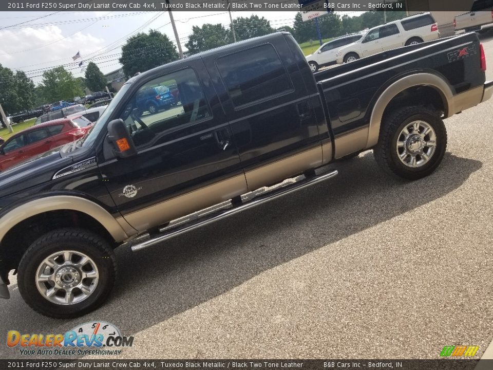 2011 Ford F250 Super Duty Lariat Crew Cab 4x4 Tuxedo Black Metallic / Black Two Tone Leather Photo #6