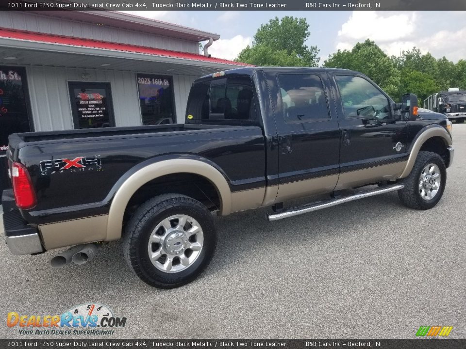 2011 Ford F250 Super Duty Lariat Crew Cab 4x4 Tuxedo Black Metallic / Black Two Tone Leather Photo #11