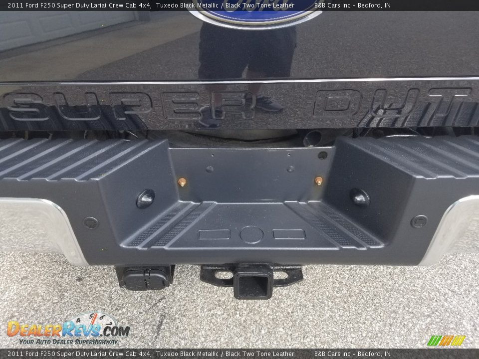 2011 Ford F250 Super Duty Lariat Crew Cab 4x4 Tuxedo Black Metallic / Black Two Tone Leather Photo #16