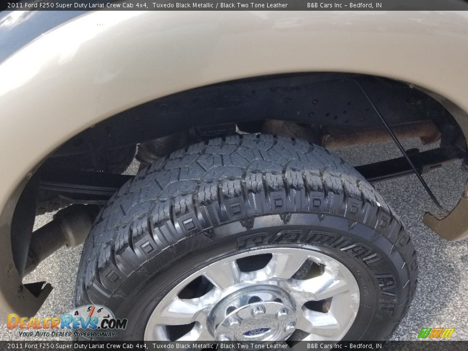 2011 Ford F250 Super Duty Lariat Crew Cab 4x4 Tuxedo Black Metallic / Black Two Tone Leather Photo #17