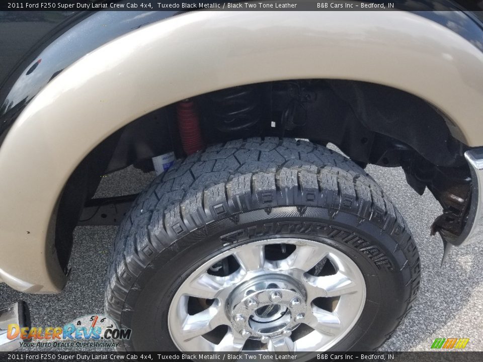 2011 Ford F250 Super Duty Lariat Crew Cab 4x4 Tuxedo Black Metallic / Black Two Tone Leather Photo #18