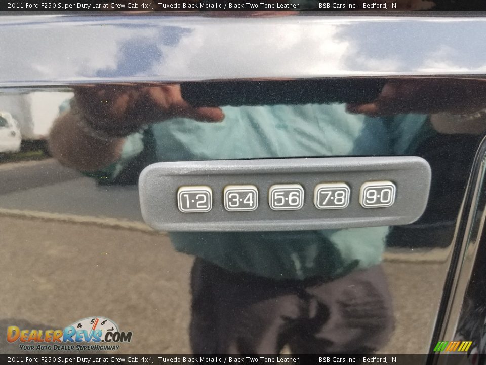 2011 Ford F250 Super Duty Lariat Crew Cab 4x4 Tuxedo Black Metallic / Black Two Tone Leather Photo #19