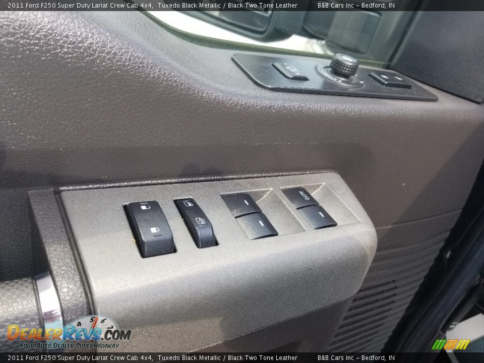 2011 Ford F250 Super Duty Lariat Crew Cab 4x4 Tuxedo Black Metallic / Black Two Tone Leather Photo #20