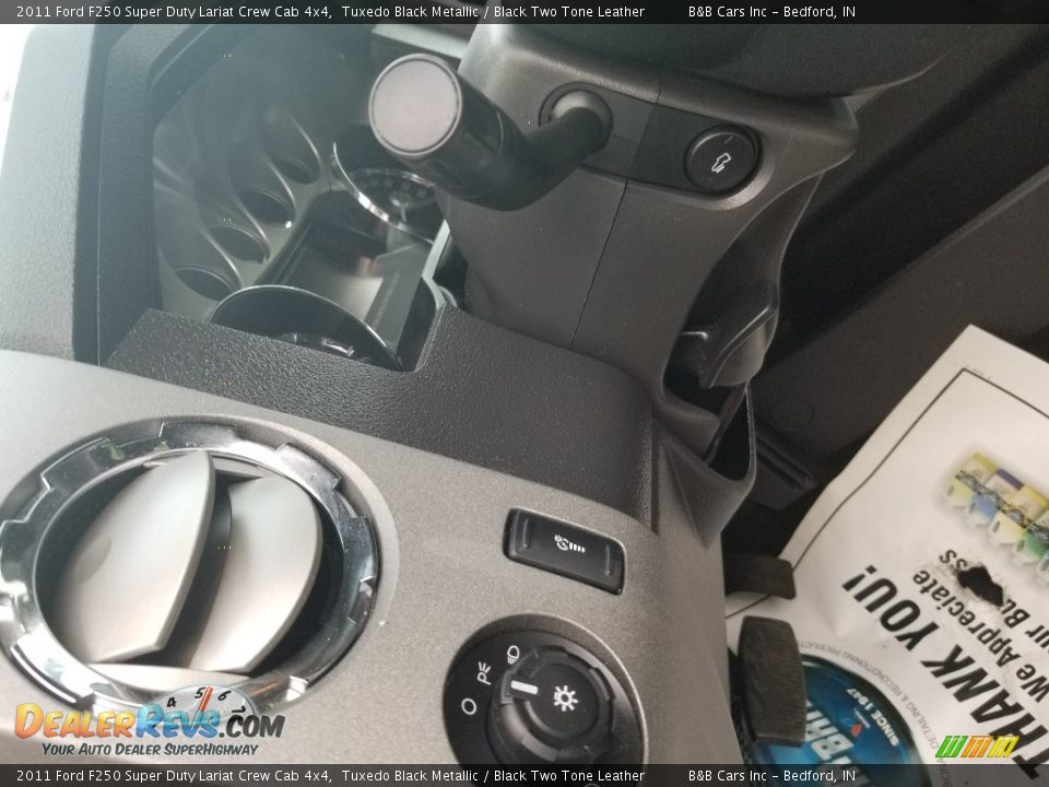 2011 Ford F250 Super Duty Lariat Crew Cab 4x4 Tuxedo Black Metallic / Black Two Tone Leather Photo #21