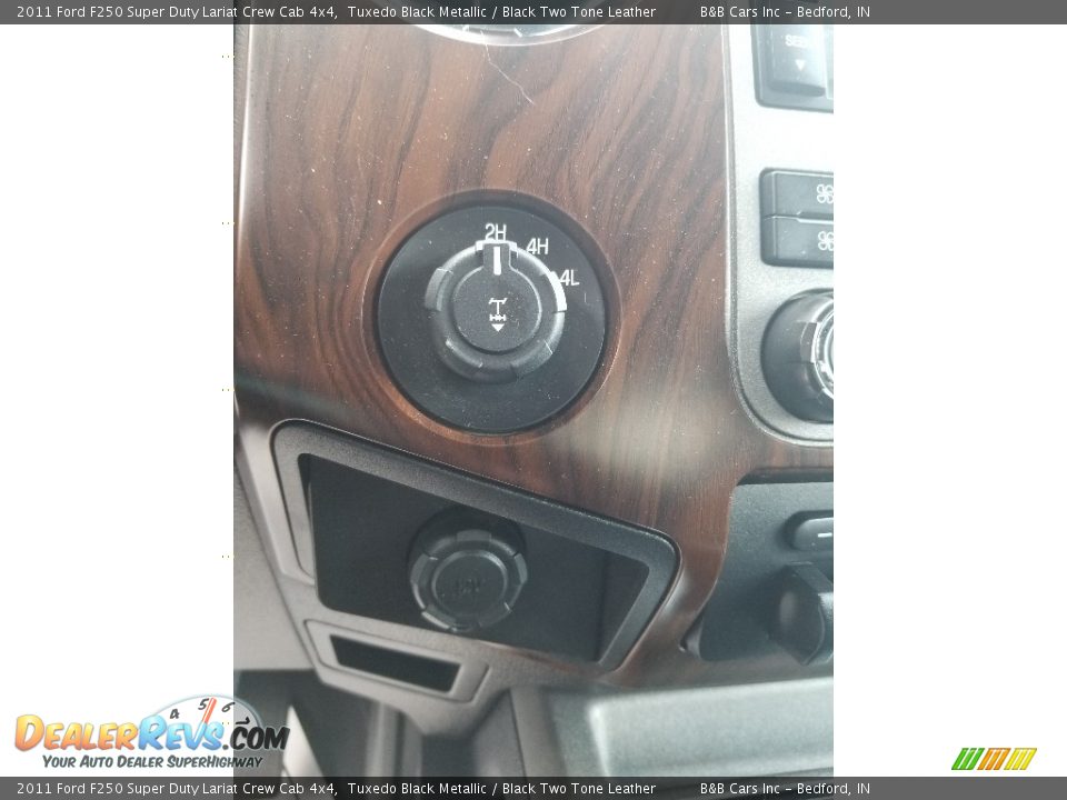 2011 Ford F250 Super Duty Lariat Crew Cab 4x4 Tuxedo Black Metallic / Black Two Tone Leather Photo #24