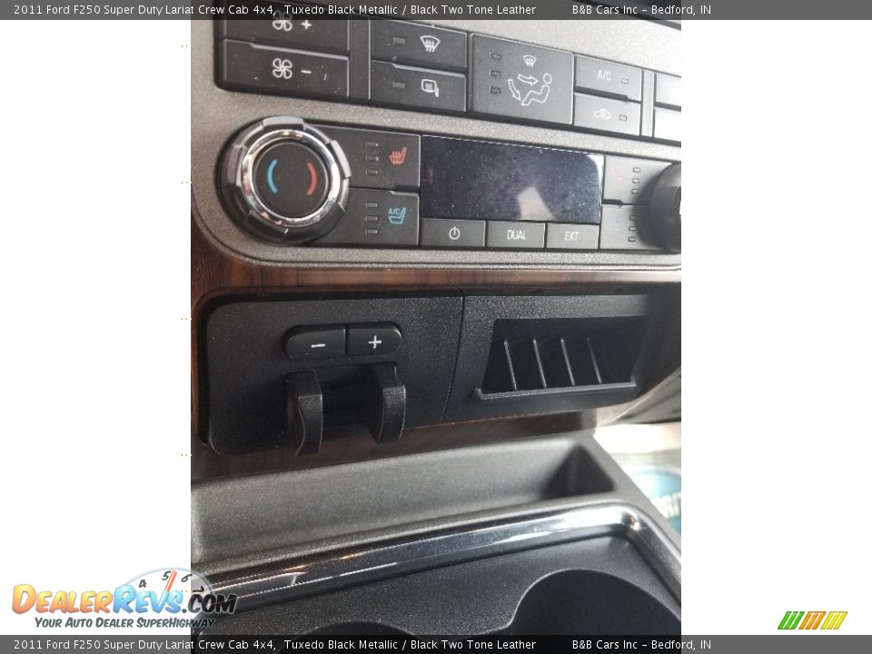 2011 Ford F250 Super Duty Lariat Crew Cab 4x4 Tuxedo Black Metallic / Black Two Tone Leather Photo #26