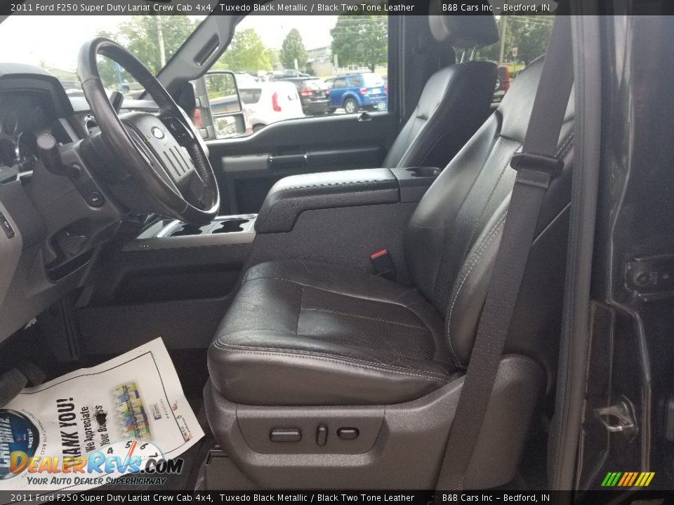 2011 Ford F250 Super Duty Lariat Crew Cab 4x4 Tuxedo Black Metallic / Black Two Tone Leather Photo #28