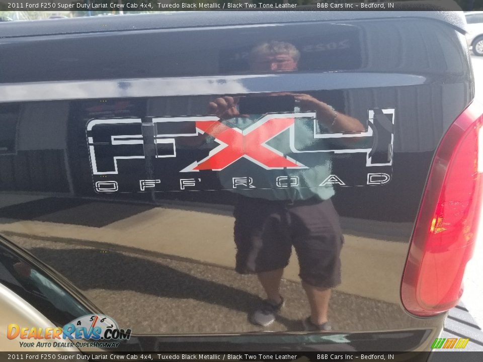 2011 Ford F250 Super Duty Lariat Crew Cab 4x4 Tuxedo Black Metallic / Black Two Tone Leather Photo #31