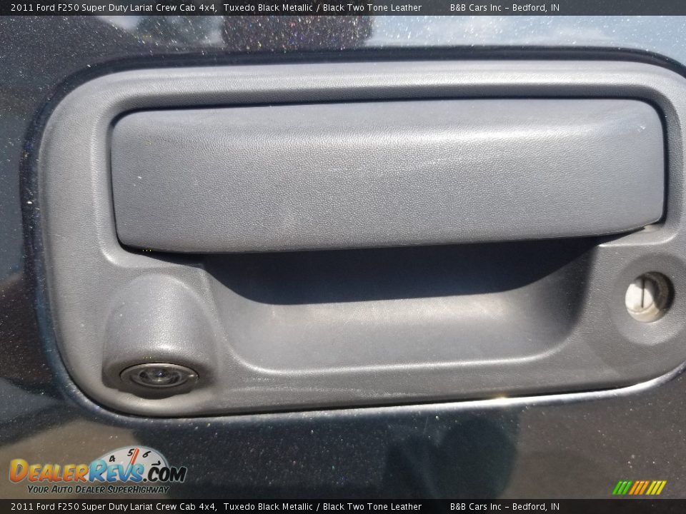2011 Ford F250 Super Duty Lariat Crew Cab 4x4 Tuxedo Black Metallic / Black Two Tone Leather Photo #32