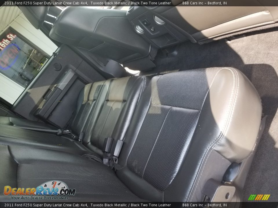 2011 Ford F250 Super Duty Lariat Crew Cab 4x4 Tuxedo Black Metallic / Black Two Tone Leather Photo #33
