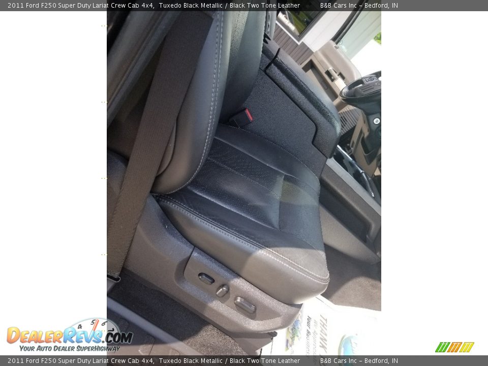 2011 Ford F250 Super Duty Lariat Crew Cab 4x4 Tuxedo Black Metallic / Black Two Tone Leather Photo #34