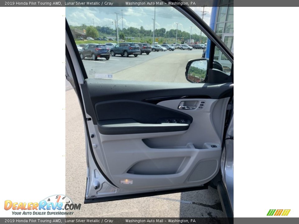 2019 Honda Pilot Touring AWD Lunar Silver Metallic / Gray Photo #10