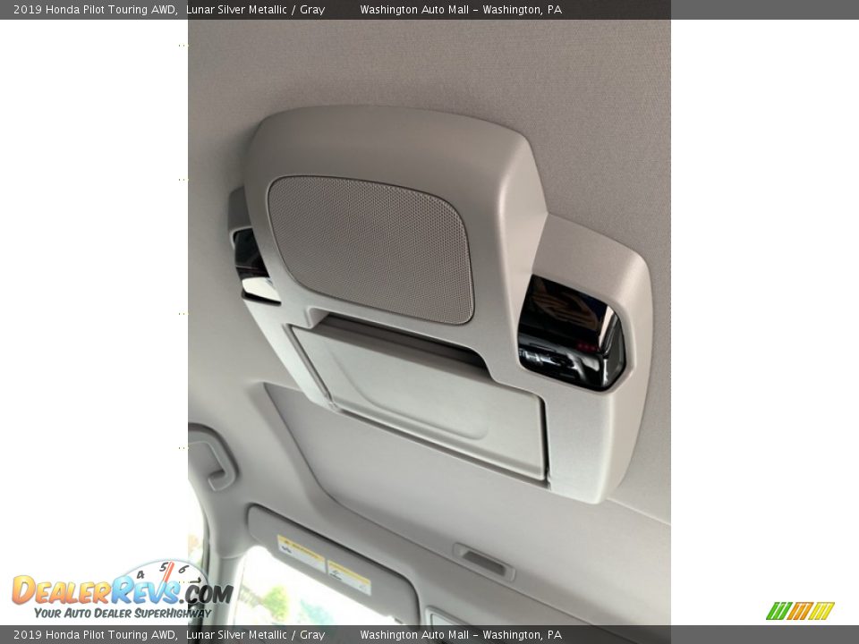 2019 Honda Pilot Touring AWD Lunar Silver Metallic / Gray Photo #33