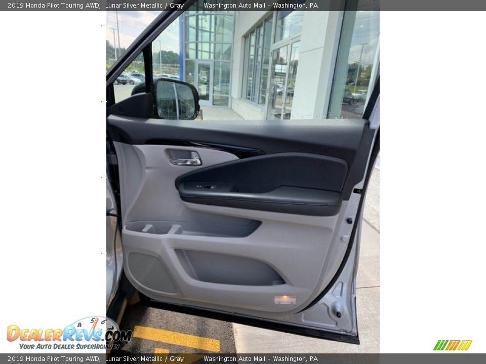2019 Honda Pilot Touring AWD Lunar Silver Metallic / Gray Photo #35