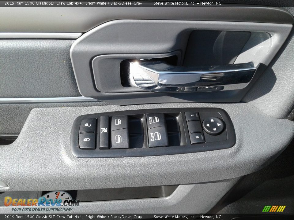 2019 Ram 1500 Classic SLT Crew Cab 4x4 Bright White / Black/Diesel Gray Photo #9