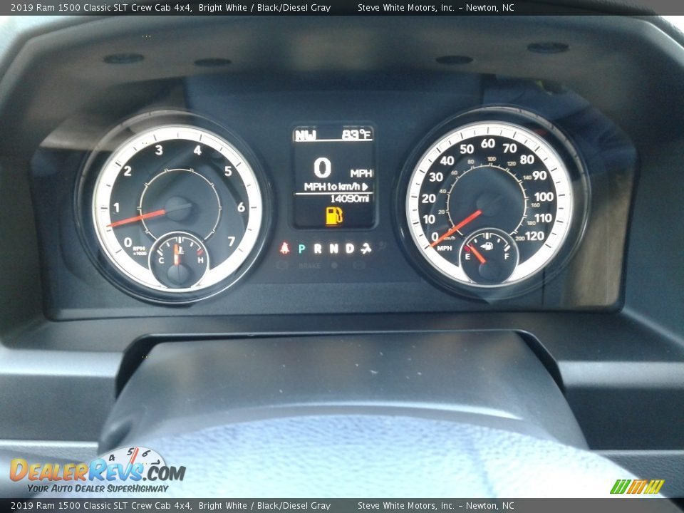2019 Ram 1500 Classic SLT Crew Cab 4x4 Bright White / Black/Diesel Gray Photo #17