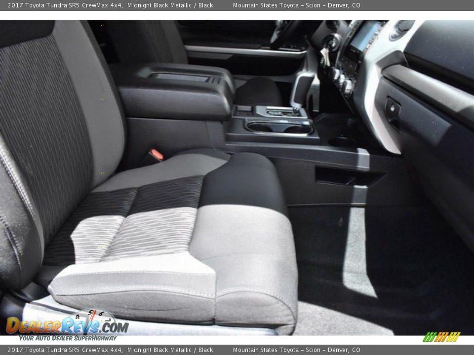 2017 Toyota Tundra SR5 CrewMax 4x4 Midnight Black Metallic / Black Photo #17