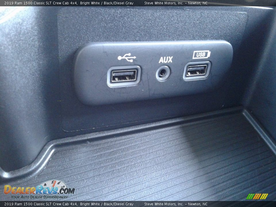 2019 Ram 1500 Classic SLT Crew Cab 4x4 Bright White / Black/Diesel Gray Photo #23