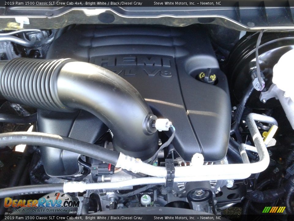 2019 Ram 1500 Classic SLT Crew Cab 4x4 Bright White / Black/Diesel Gray Photo #26