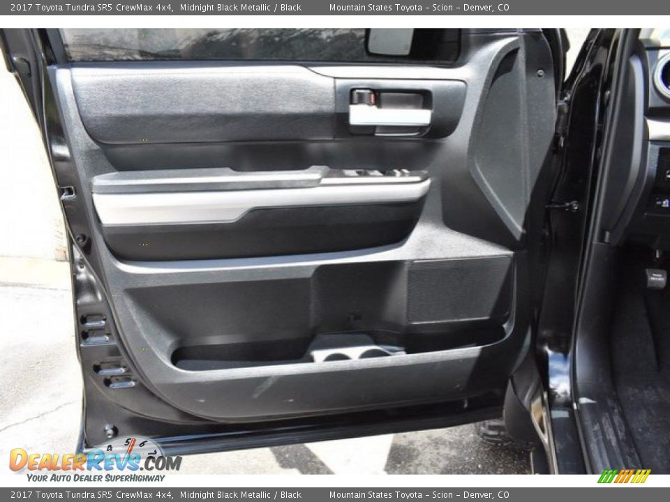 2017 Toyota Tundra SR5 CrewMax 4x4 Midnight Black Metallic / Black Photo #24