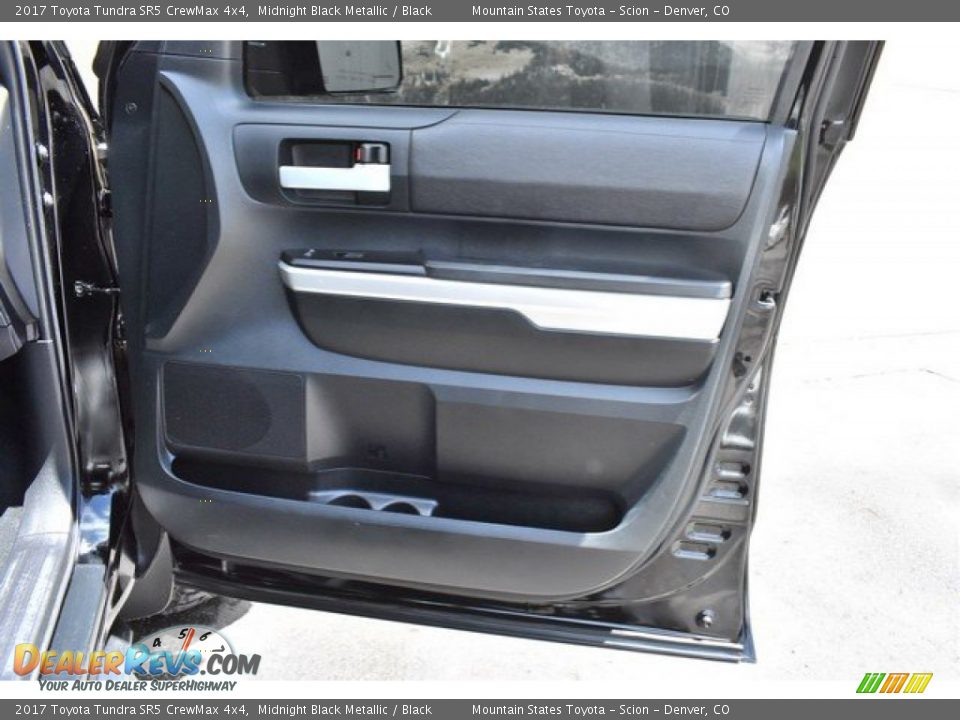 2017 Toyota Tundra SR5 CrewMax 4x4 Midnight Black Metallic / Black Photo #25