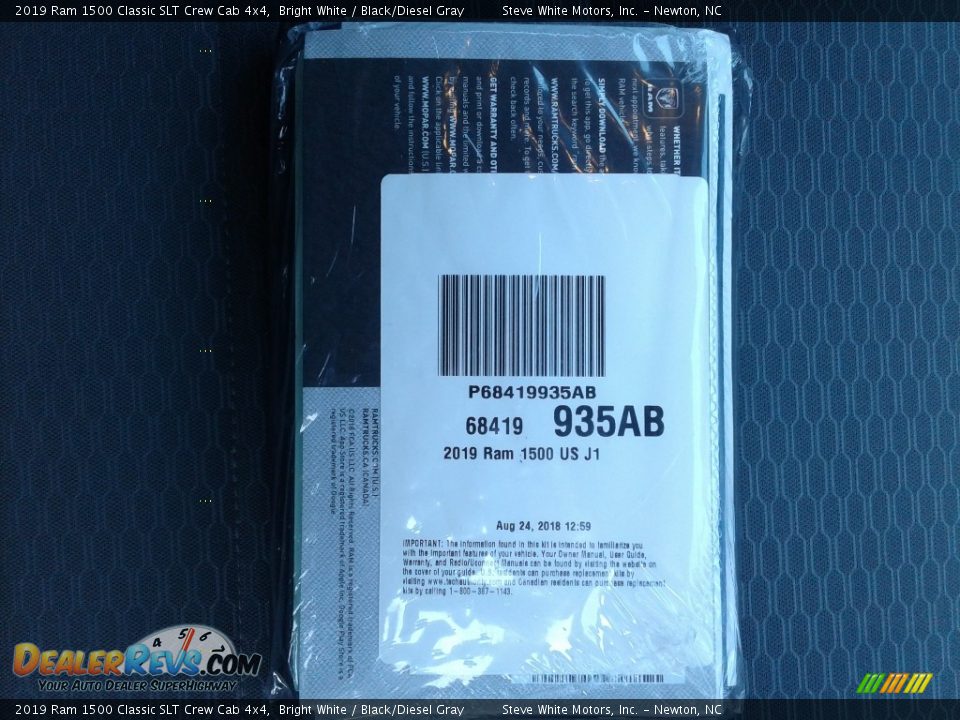 2019 Ram 1500 Classic SLT Crew Cab 4x4 Bright White / Black/Diesel Gray Photo #28
