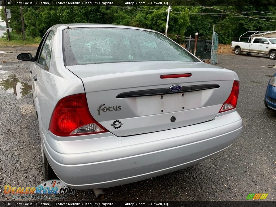 2002 Ford Focus LX Sedan CD Silver Metallic / Medium Graphite Photo #4