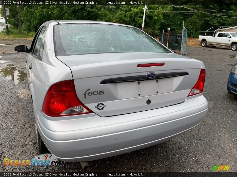 2002 Ford Focus LX Sedan CD Silver Metallic / Medium Graphite Photo #4
