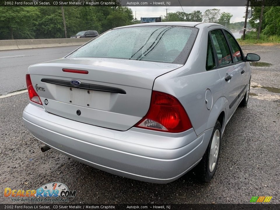 2002 Ford Focus LX Sedan CD Silver Metallic / Medium Graphite Photo #6