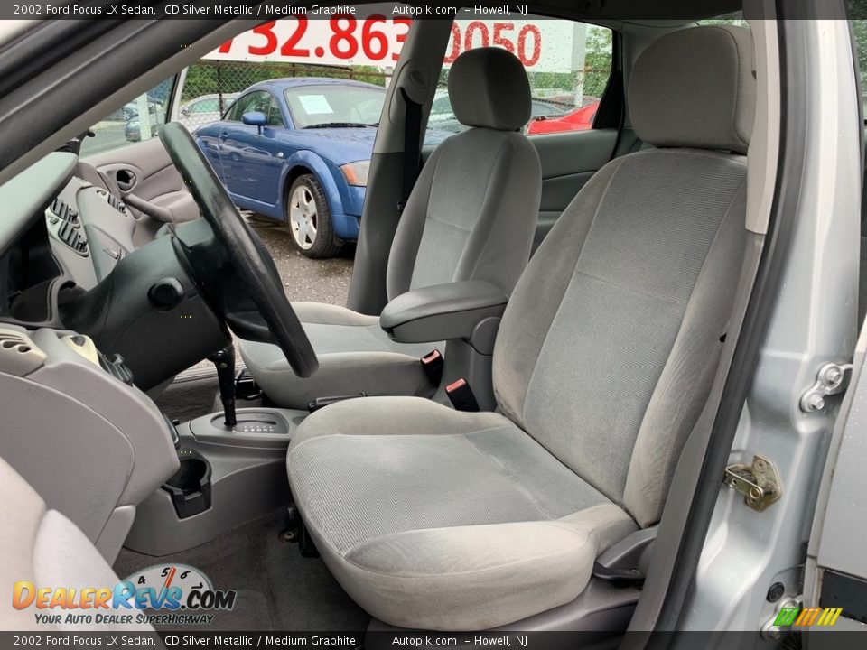 2002 Ford Focus LX Sedan CD Silver Metallic / Medium Graphite Photo #14