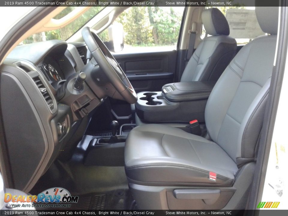2019 Ram 4500 Tradesman Crew Cab 4x4 Chassis Bright White / Black/Diesel Gray Photo #10