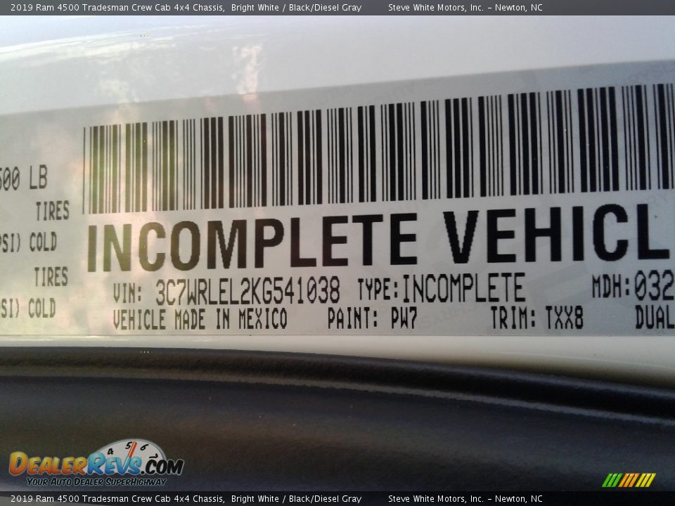 2019 Ram 4500 Tradesman Crew Cab 4x4 Chassis Bright White / Black/Diesel Gray Photo #30