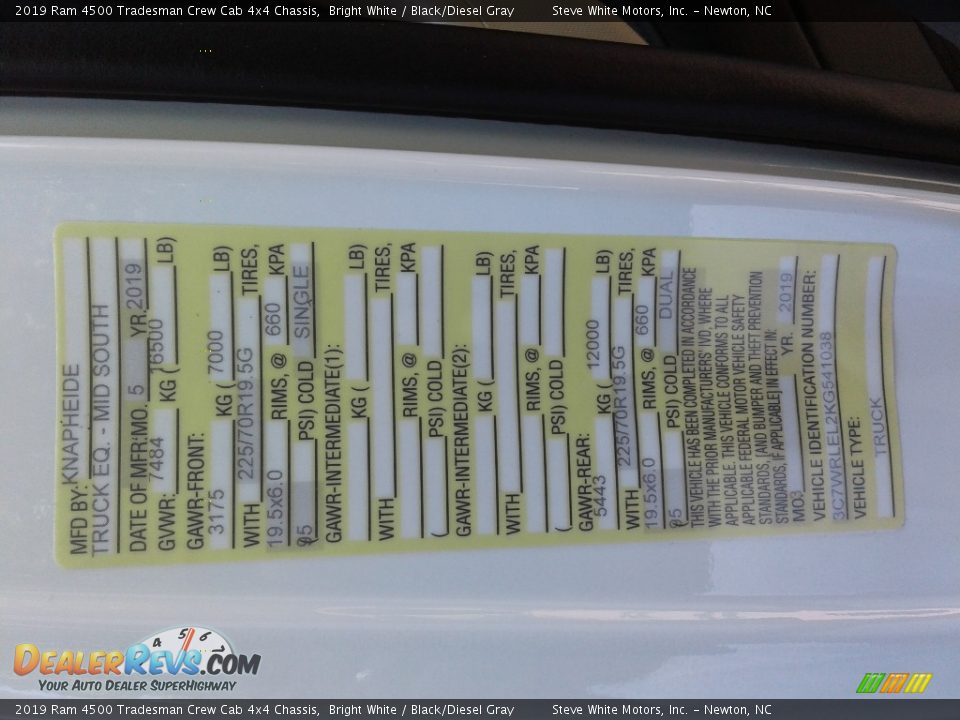 2019 Ram 4500 Tradesman Crew Cab 4x4 Chassis Bright White / Black/Diesel Gray Photo #32