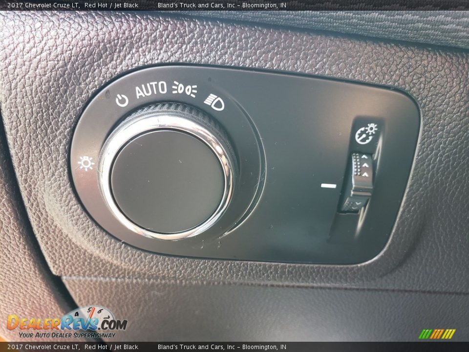 2017 Chevrolet Cruze LT Red Hot / Jet Black Photo #9