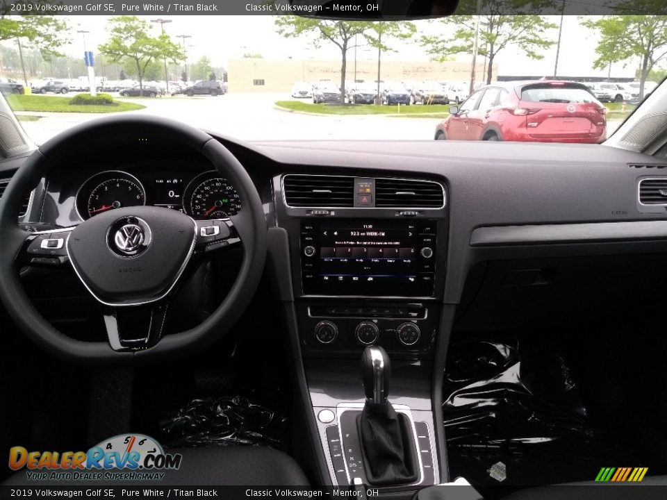 Dashboard of 2019 Volkswagen Golf SE Photo #4