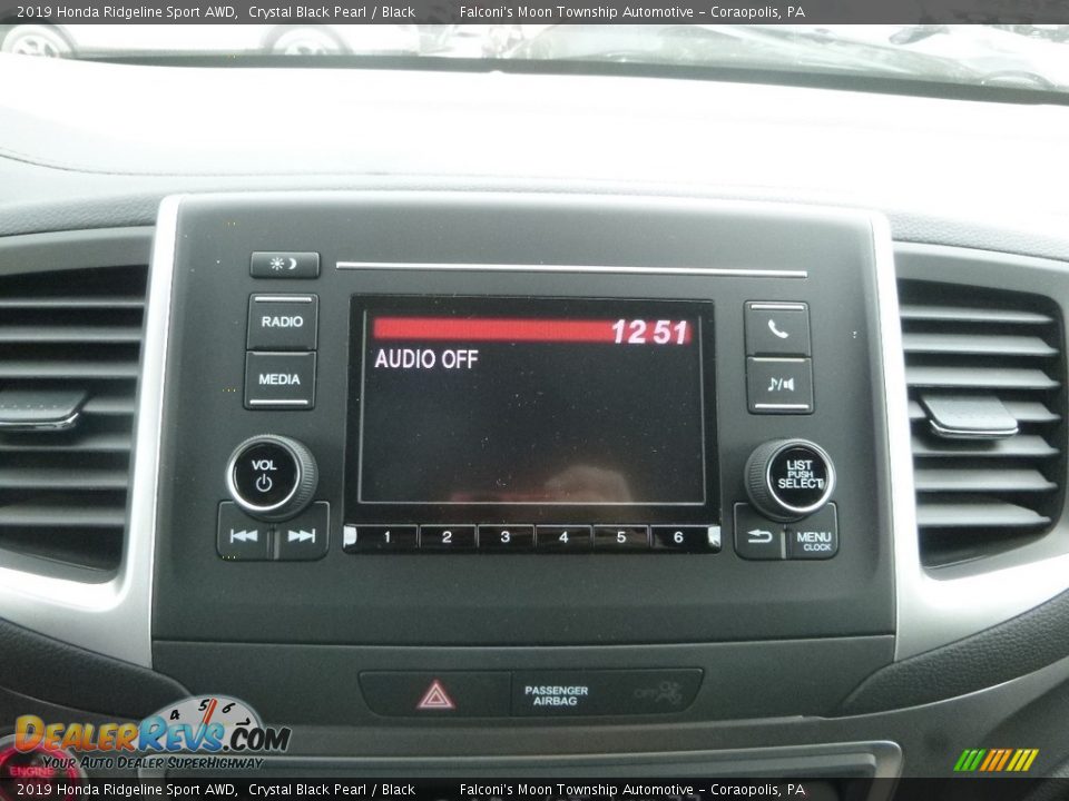 Controls of 2019 Honda Ridgeline Sport AWD Photo #14