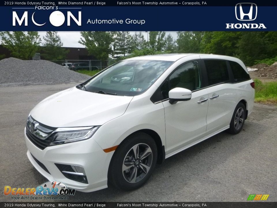 2019 Honda Odyssey Touring White Diamond Pearl / Beige Photo #1