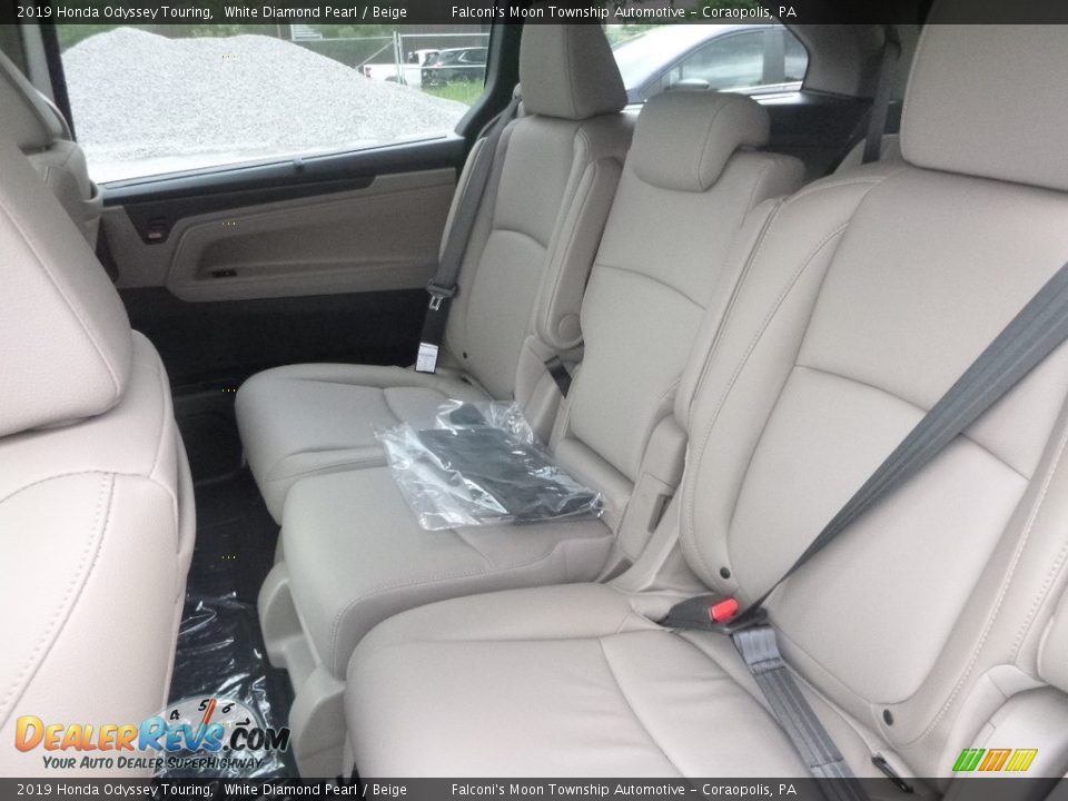 2019 Honda Odyssey Touring White Diamond Pearl / Beige Photo #9