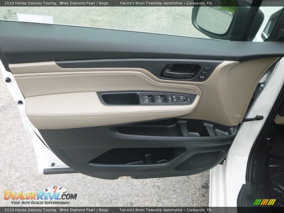 2019 Honda Odyssey Touring White Diamond Pearl / Beige Photo #11
