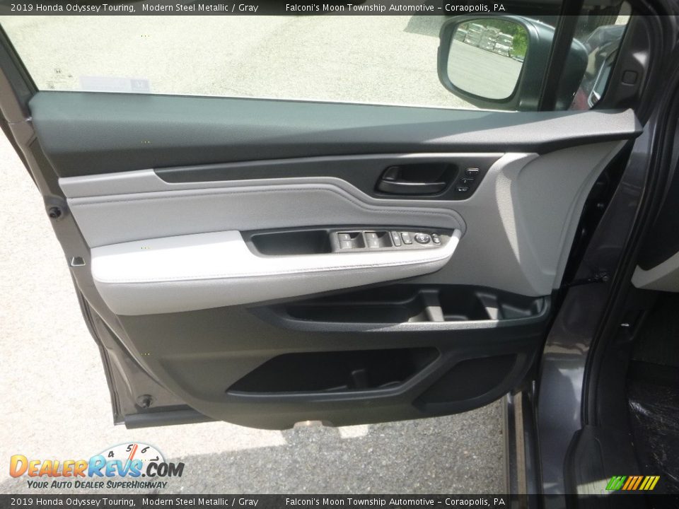 2019 Honda Odyssey Touring Modern Steel Metallic / Gray Photo #11