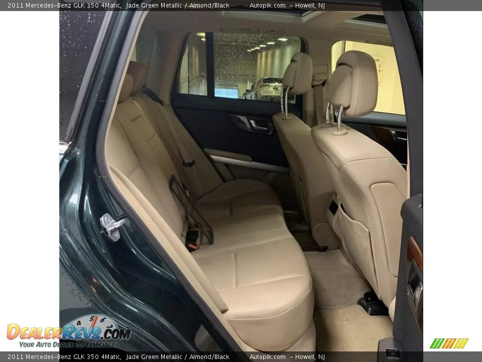 2011 Mercedes-Benz GLK 350 4Matic Jade Green Metallic / Almond/Black Photo #11