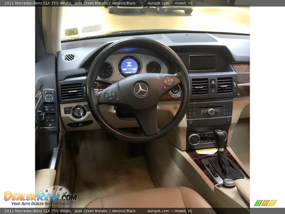 2011 Mercedes-Benz GLK 350 4Matic Jade Green Metallic / Almond/Black Photo #13