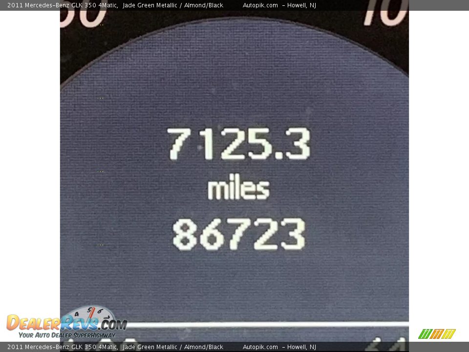 2011 Mercedes-Benz GLK 350 4Matic Jade Green Metallic / Almond/Black Photo #15