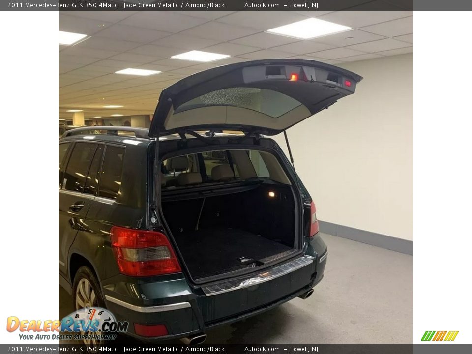 2011 Mercedes-Benz GLK 350 4Matic Jade Green Metallic / Almond/Black Photo #16