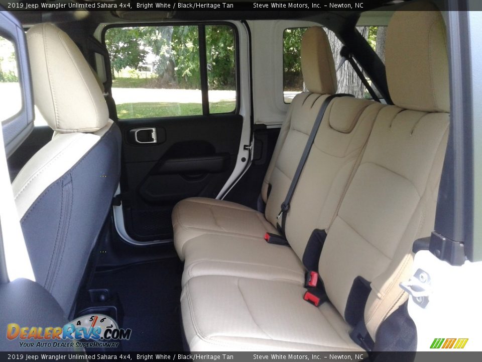 2019 Jeep Wrangler Unlimited Sahara 4x4 Bright White / Black/Heritage Tan Photo #11