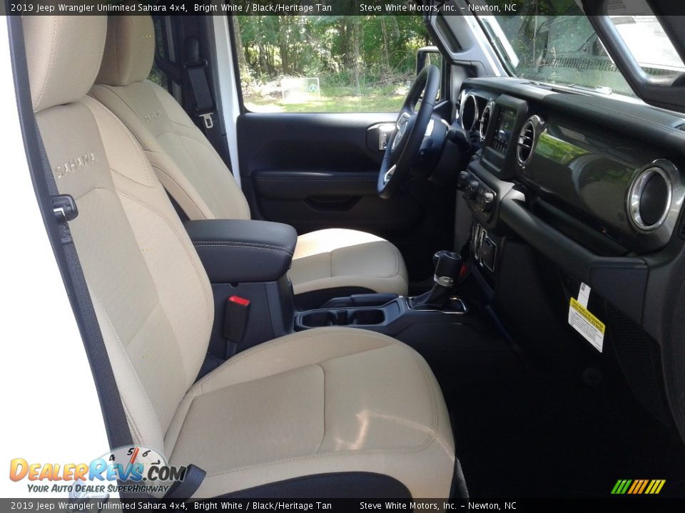2019 Jeep Wrangler Unlimited Sahara 4x4 Bright White / Black/Heritage Tan Photo #14