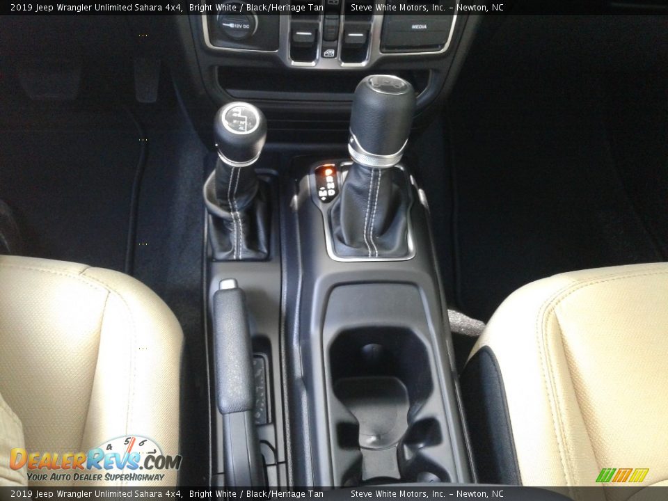 2019 Jeep Wrangler Unlimited Sahara 4x4 Bright White / Black/Heritage Tan Photo #26