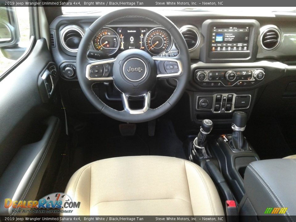 2019 Jeep Wrangler Unlimited Sahara 4x4 Bright White / Black/Heritage Tan Photo #27